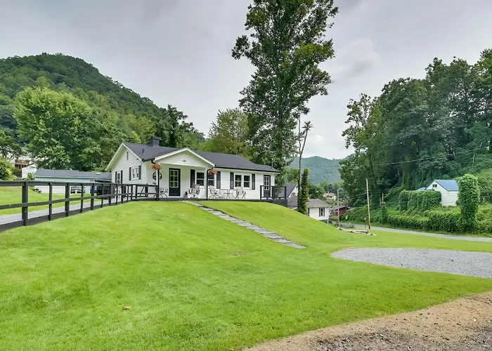 Mullens Home - Close To Hatfield-Mccoy Trailhead!